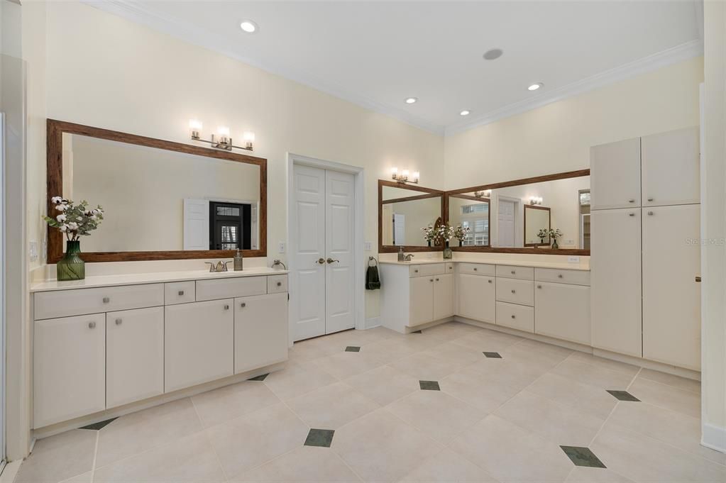 For Sale: $795,000 (5 beds, 2 baths, 3216 Square Feet)