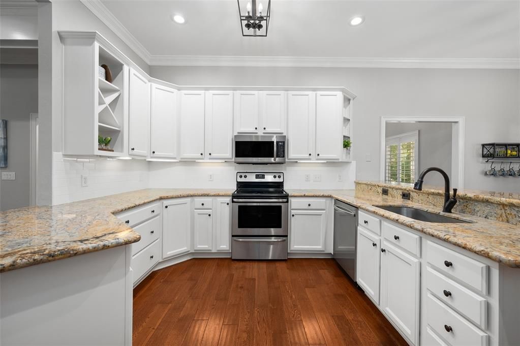 For Sale: $795,000 (5 beds, 2 baths, 3216 Square Feet)