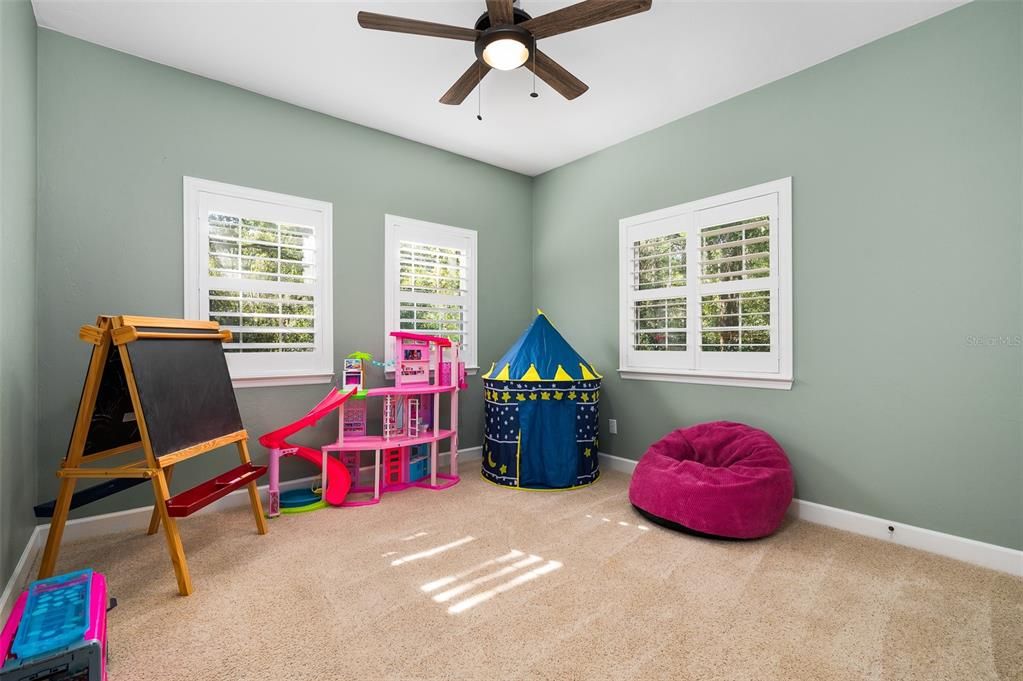 For Sale: $795,000 (5 beds, 2 baths, 3216 Square Feet)