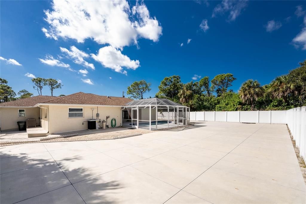 For Sale: $599,001 (2 beds, 2 baths, 1637 Square Feet)