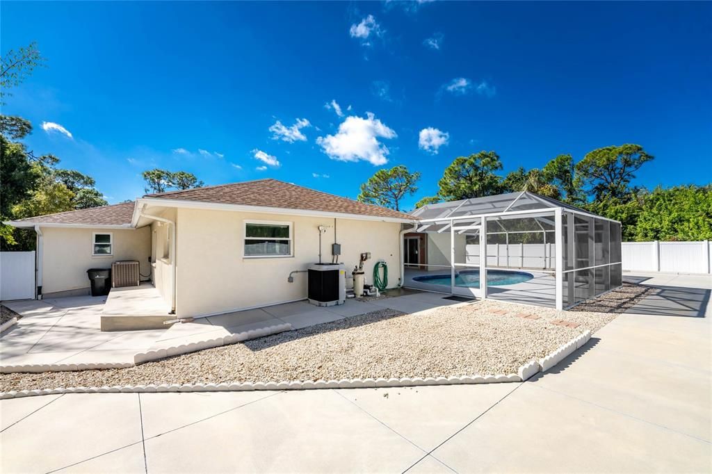 For Sale: $599,001 (2 beds, 2 baths, 1637 Square Feet)