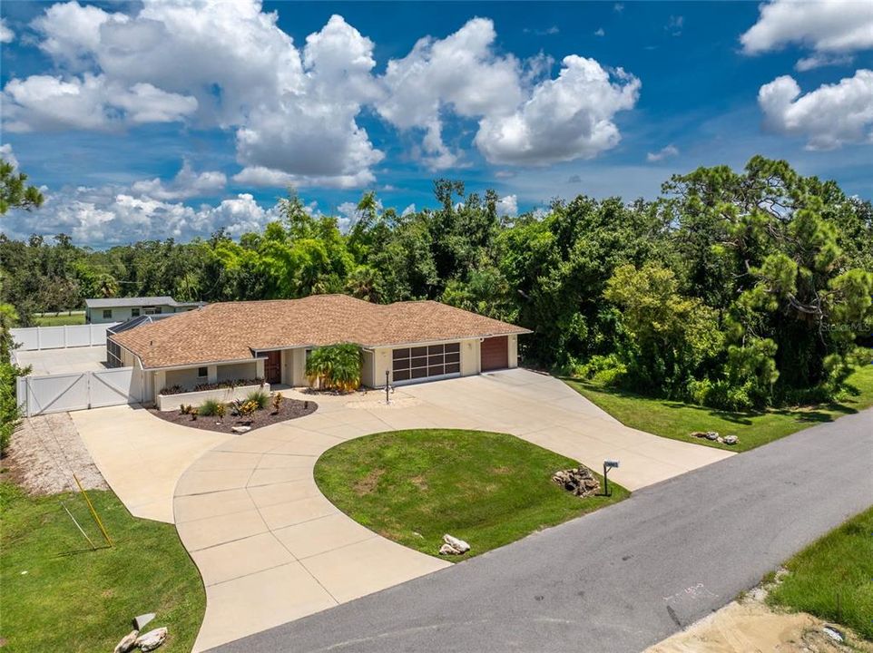 For Sale: $599,001 (2 beds, 2 baths, 1637 Square Feet)