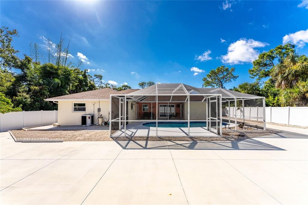 For Sale: $599,001 (2 beds, 2 baths, 1637 Square Feet)