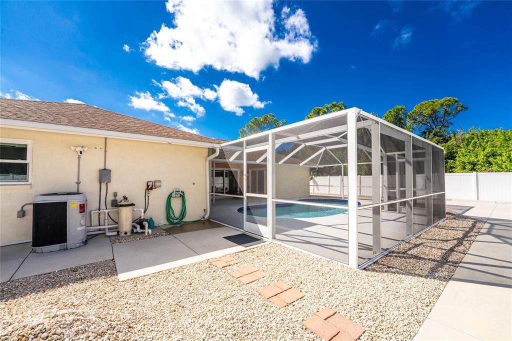 For Sale: $599,001 (2 beds, 2 baths, 1637 Square Feet)