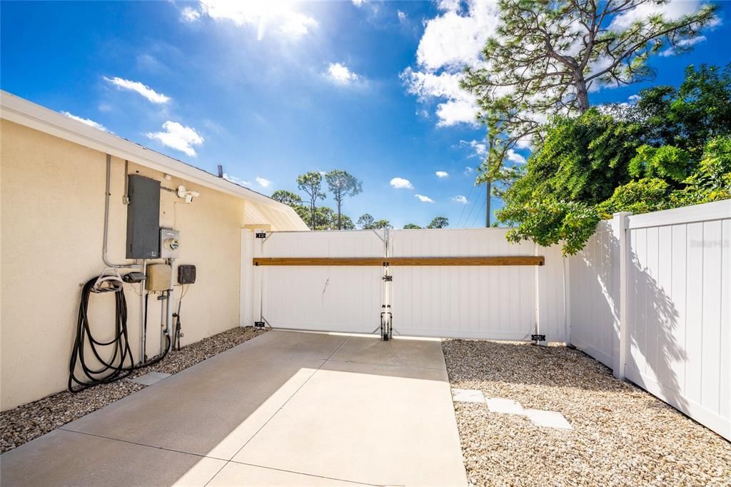 For Sale: $599,001 (2 beds, 2 baths, 1637 Square Feet)