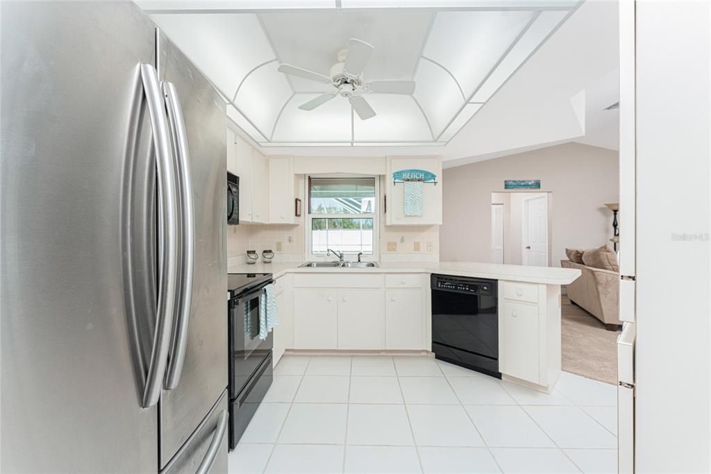 For Sale: $599,001 (2 beds, 2 baths, 1637 Square Feet)