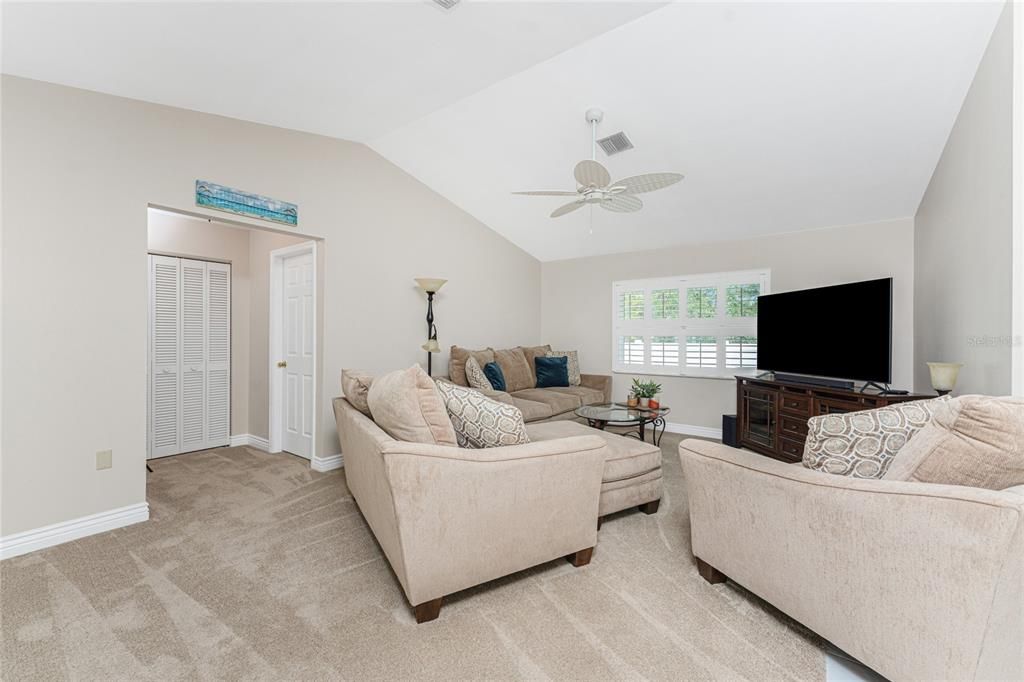 For Sale: $599,001 (2 beds, 2 baths, 1637 Square Feet)