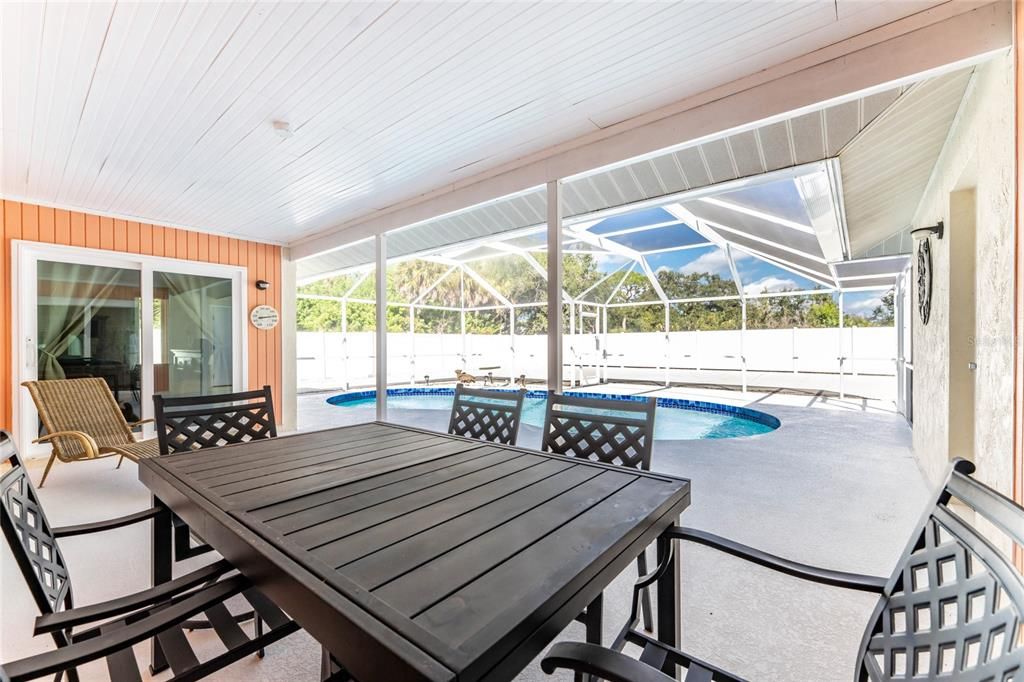 For Sale: $599,001 (2 beds, 2 baths, 1637 Square Feet)