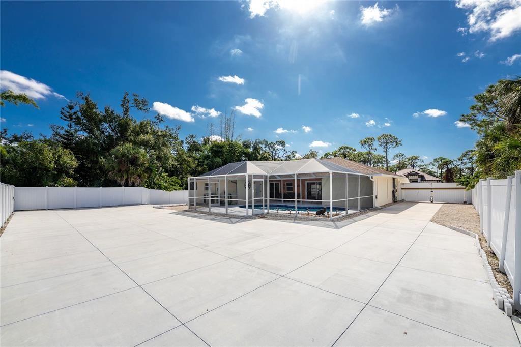 For Sale: $599,001 (2 beds, 2 baths, 1637 Square Feet)