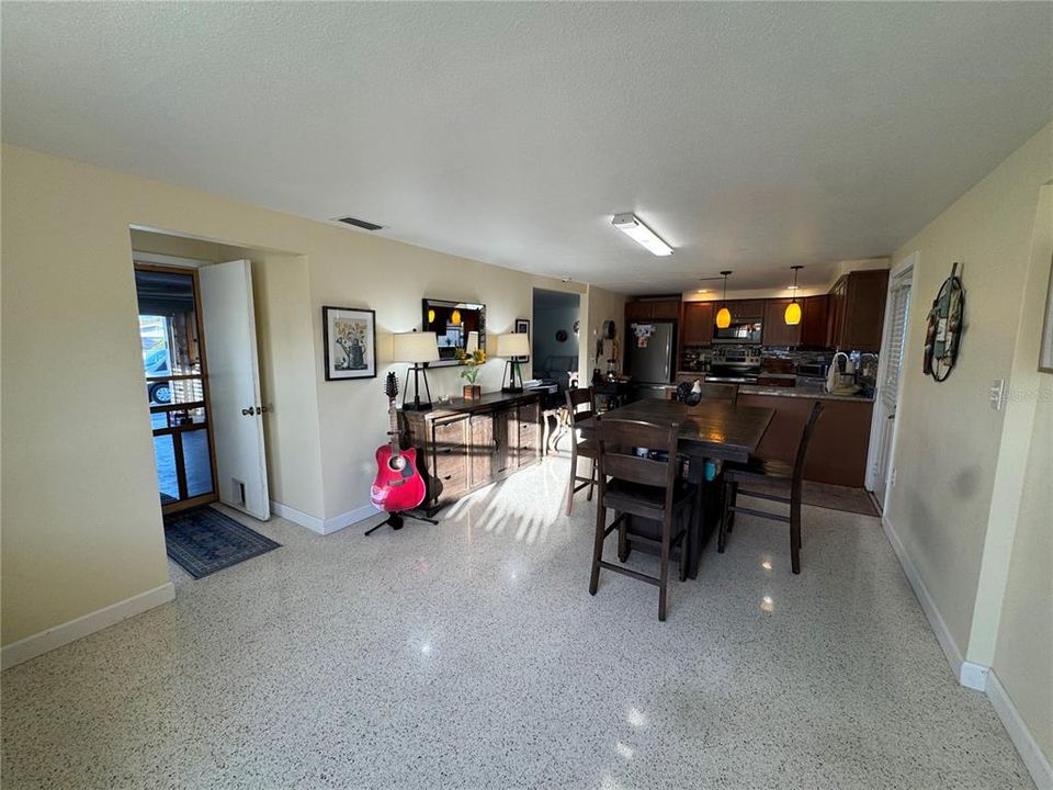 For Sale: $259,999 (3 beds, 1 baths, 1276 Square Feet)