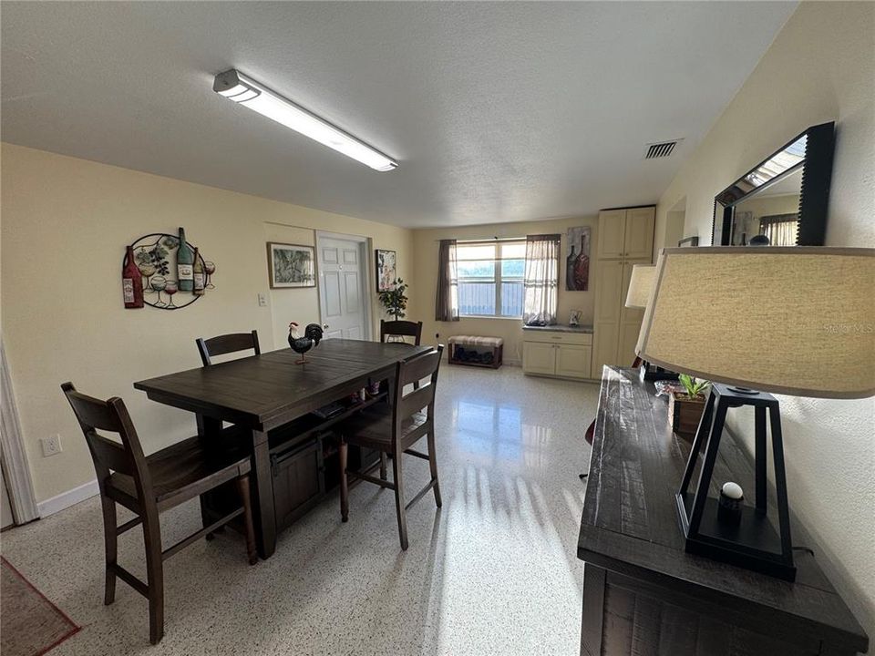 For Sale: $259,999 (3 beds, 1 baths, 1276 Square Feet)