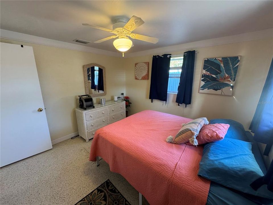 For Sale: $259,999 (3 beds, 1 baths, 1276 Square Feet)