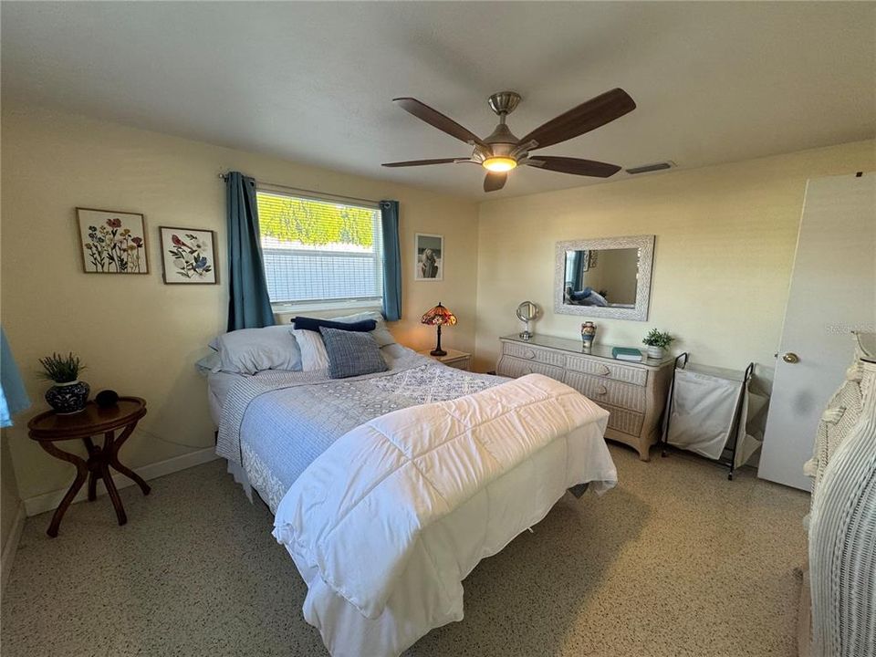 For Sale: $259,999 (3 beds, 1 baths, 1276 Square Feet)