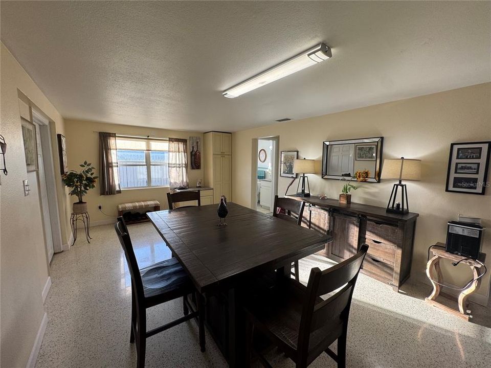 For Sale: $259,999 (3 beds, 1 baths, 1276 Square Feet)