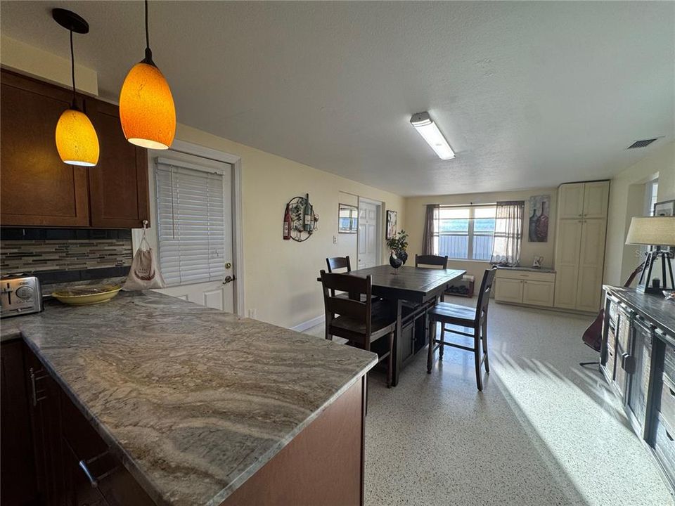 For Sale: $259,999 (3 beds, 1 baths, 1276 Square Feet)