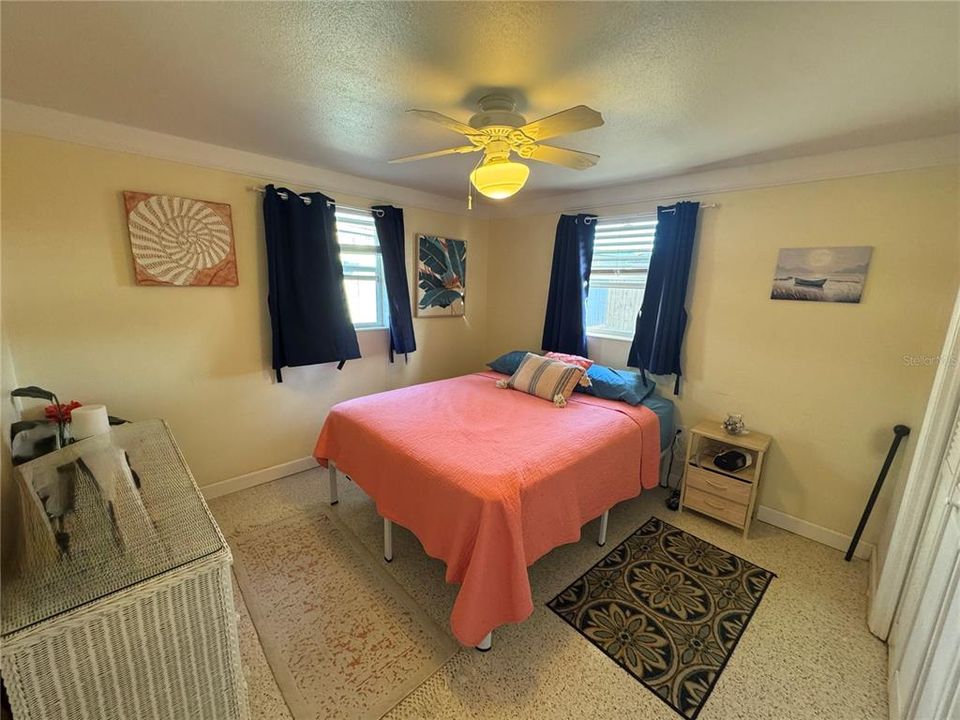 For Sale: $259,999 (3 beds, 1 baths, 1276 Square Feet)