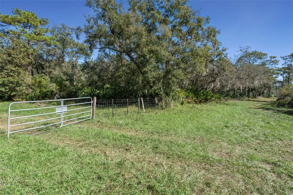 待售: $549,000 (4.80 acres)