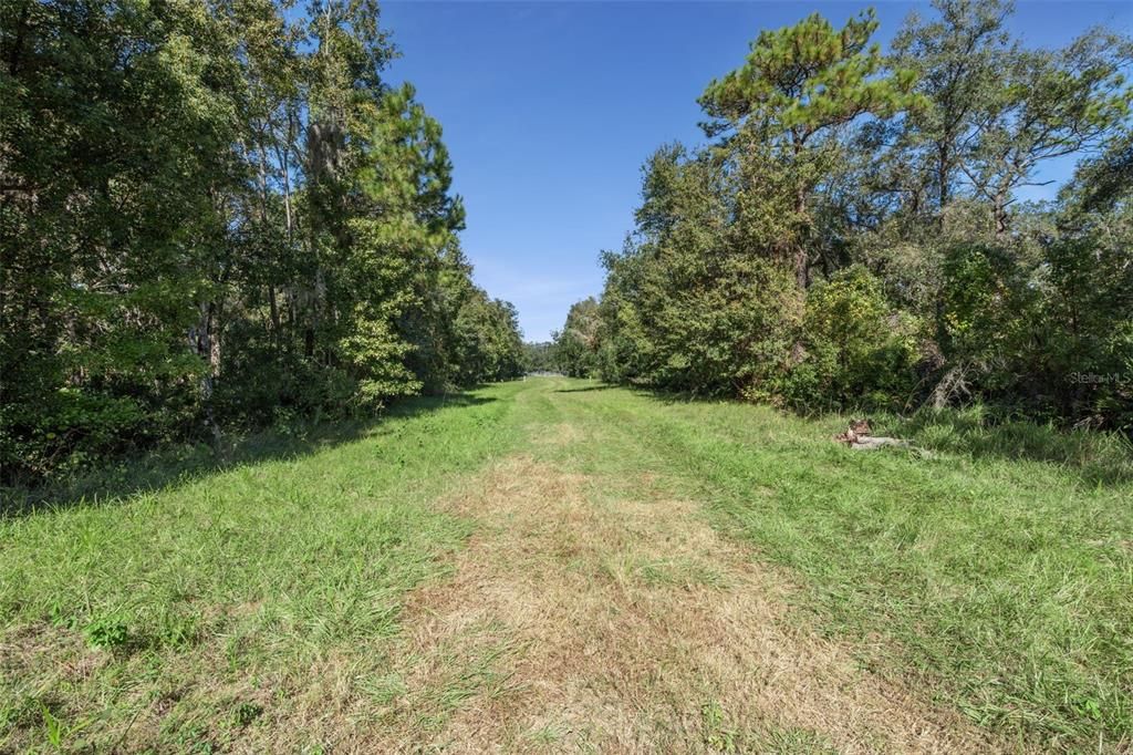 待售: $549,000 (4.80 acres)