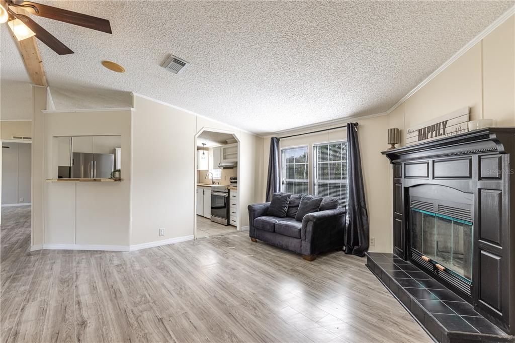 На продажу: $199,000 (3 спален, 2 ванн, 1620 Квадратных фут)