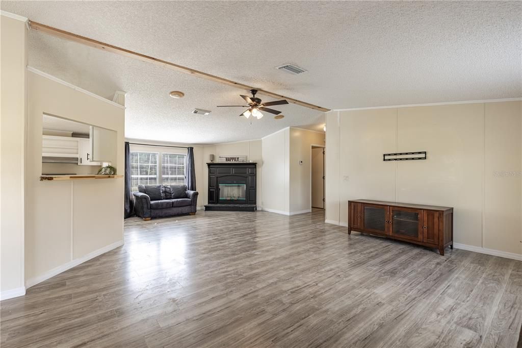 На продажу: $199,000 (3 спален, 2 ванн, 1620 Квадратных фут)