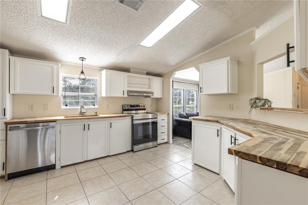 На продажу: $199,000 (3 спален, 2 ванн, 1620 Квадратных фут)