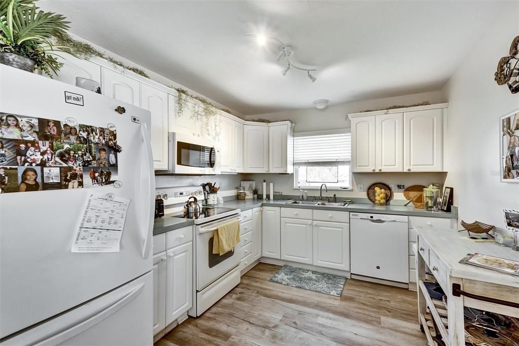 待售: $399,999 (2 贝兹, 2 浴室, 1339 平方英尺)