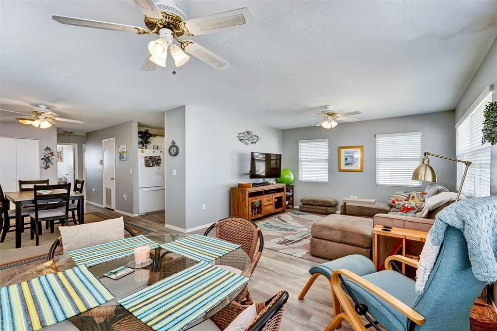 待售: $399,999 (2 贝兹, 2 浴室, 1339 平方英尺)