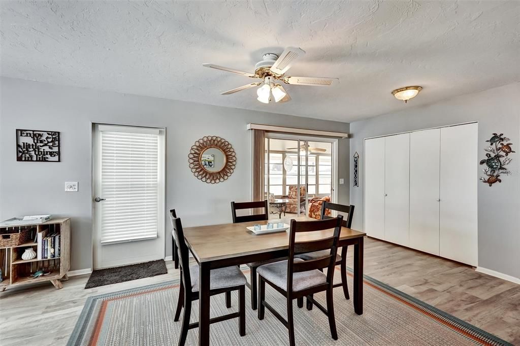 待售: $399,999 (2 贝兹, 2 浴室, 1339 平方英尺)