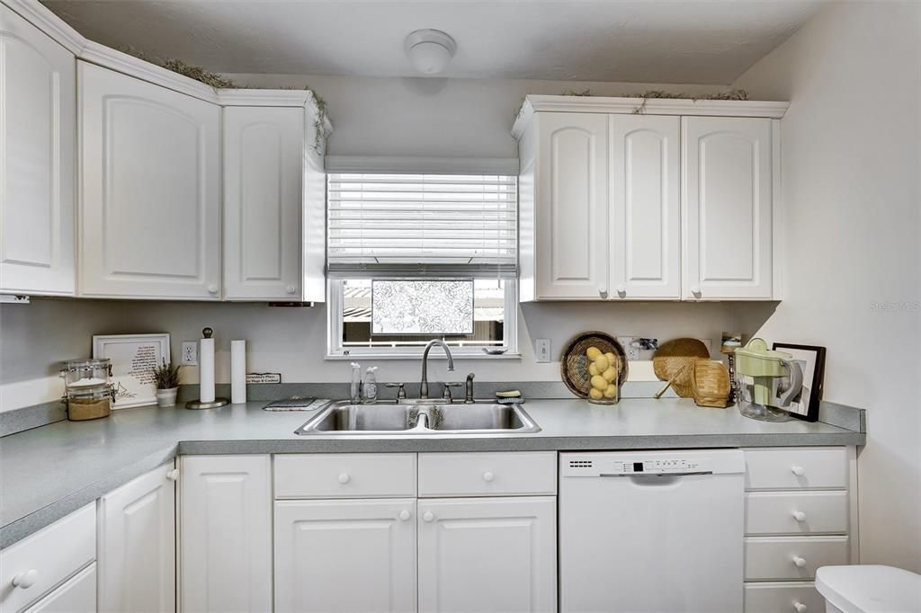 待售: $399,999 (2 贝兹, 2 浴室, 1339 平方英尺)