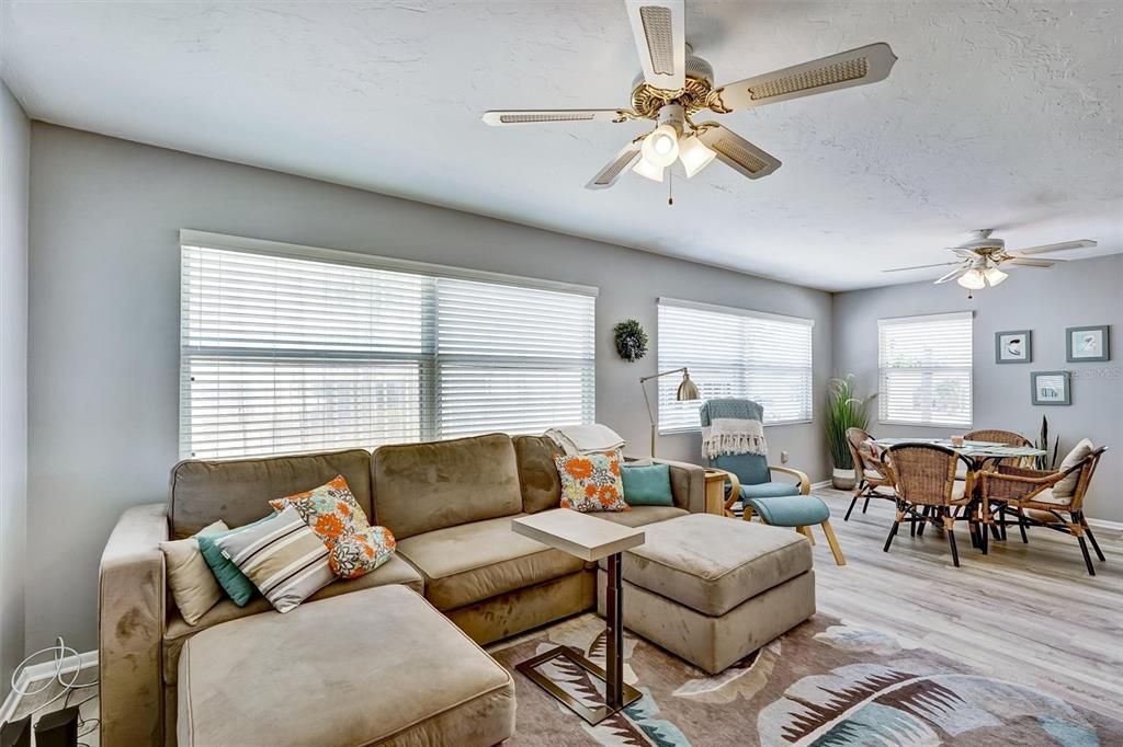 待售: $399,999 (2 贝兹, 2 浴室, 1339 平方英尺)