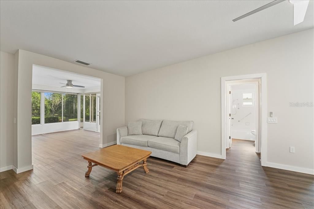 Active With Contract: $315,000 (2 beds, 2 baths, 1531 Square Feet)