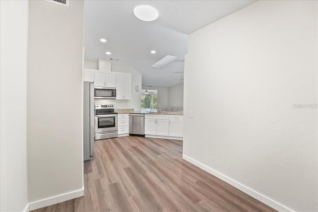 Active With Contract: $315,000 (2 beds, 2 baths, 1531 Square Feet)