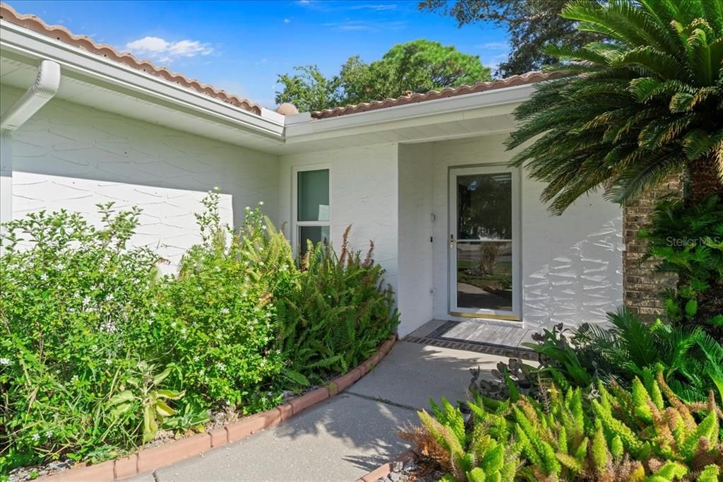 Active With Contract: $315,000 (2 beds, 2 baths, 1531 Square Feet)