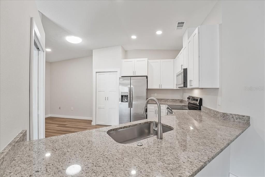 Active With Contract: $315,000 (2 beds, 2 baths, 1531 Square Feet)