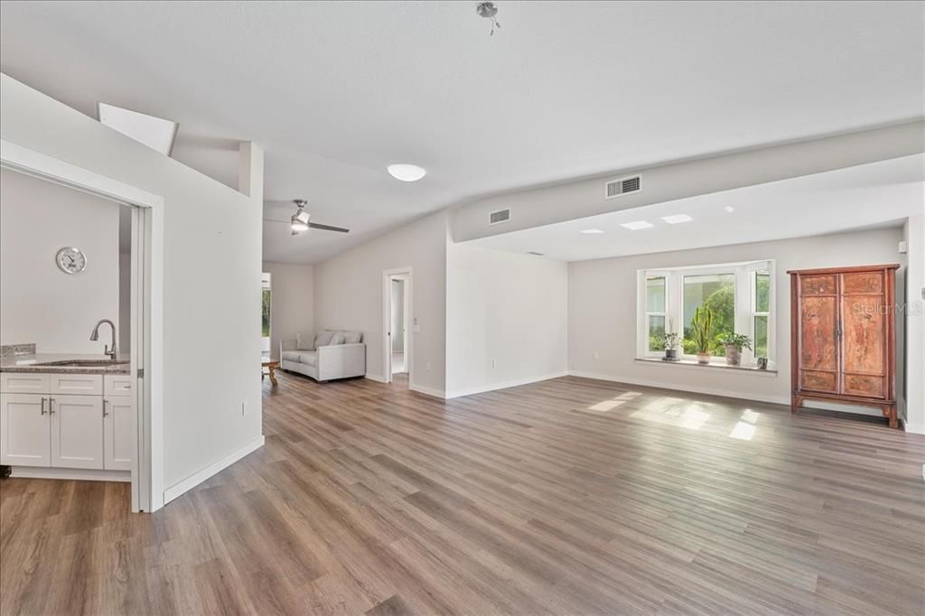 Active With Contract: $315,000 (2 beds, 2 baths, 1531 Square Feet)