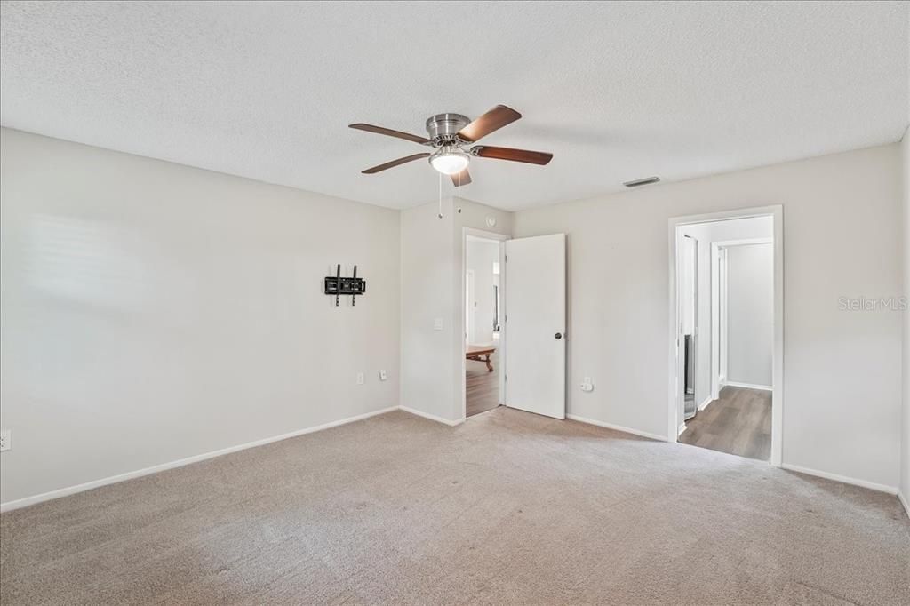 Active With Contract: $315,000 (2 beds, 2 baths, 1531 Square Feet)