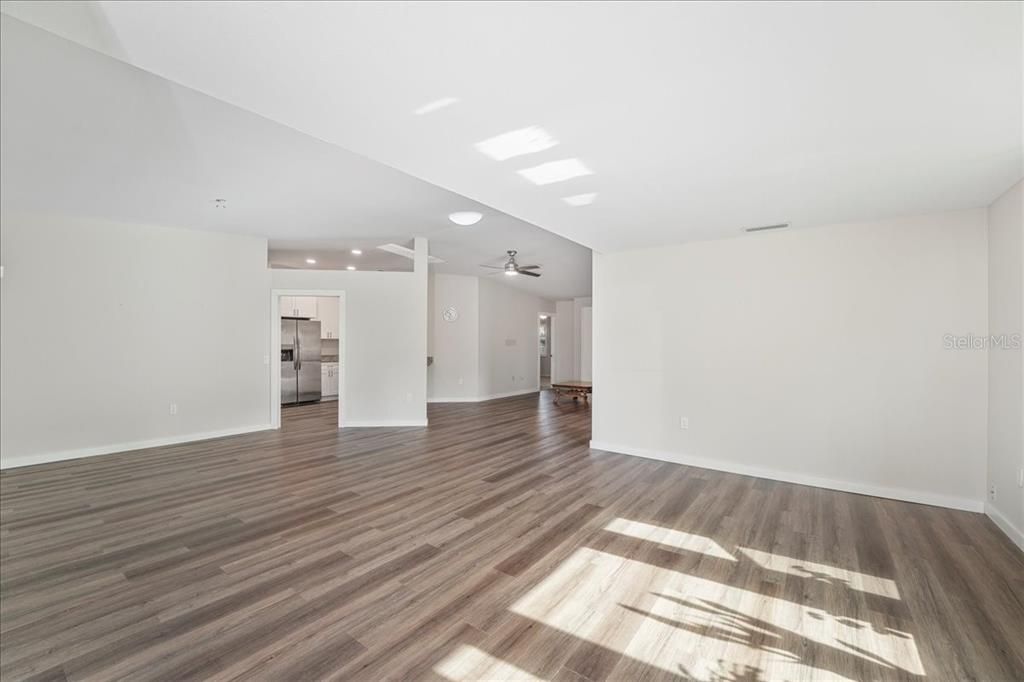 Active With Contract: $315,000 (2 beds, 2 baths, 1531 Square Feet)