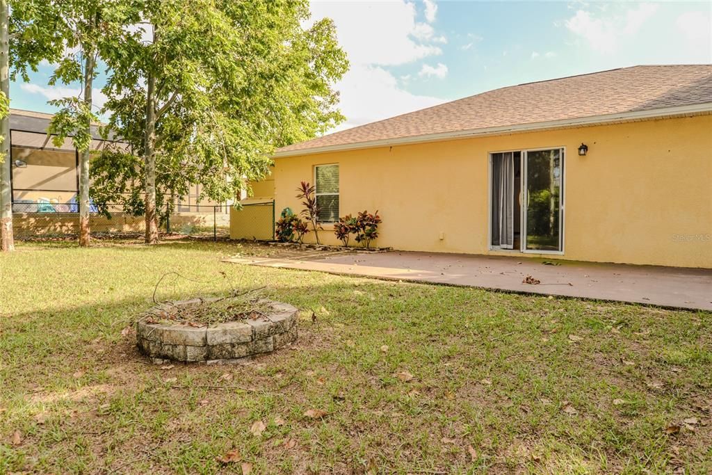 合同活跃: $275,000 (3 贝兹, 2 浴室, 1367 平方英尺)