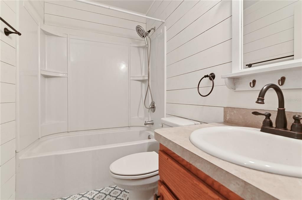 合同活跃: $275,000 (3 贝兹, 2 浴室, 1367 平方英尺)