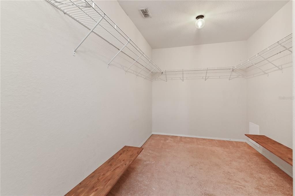 合同活跃: $275,000 (3 贝兹, 2 浴室, 1367 平方英尺)