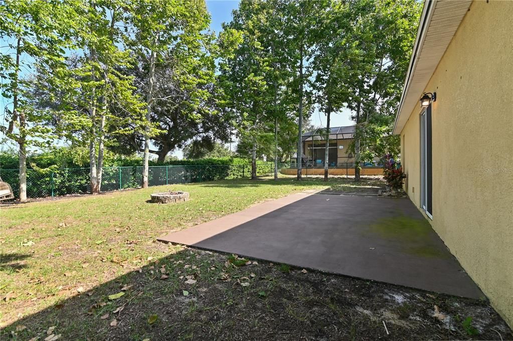 合同活跃: $275,000 (3 贝兹, 2 浴室, 1367 平方英尺)