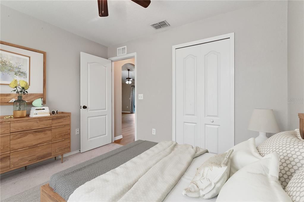 合同活跃: $275,000 (3 贝兹, 2 浴室, 1367 平方英尺)