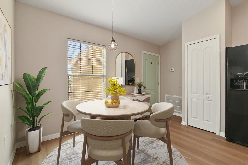 合同活跃: $275,000 (3 贝兹, 2 浴室, 1367 平方英尺)