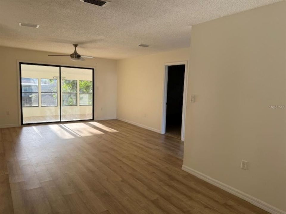 For Sale: $145,000 (2 beds, 1 baths, 1053 Square Feet)