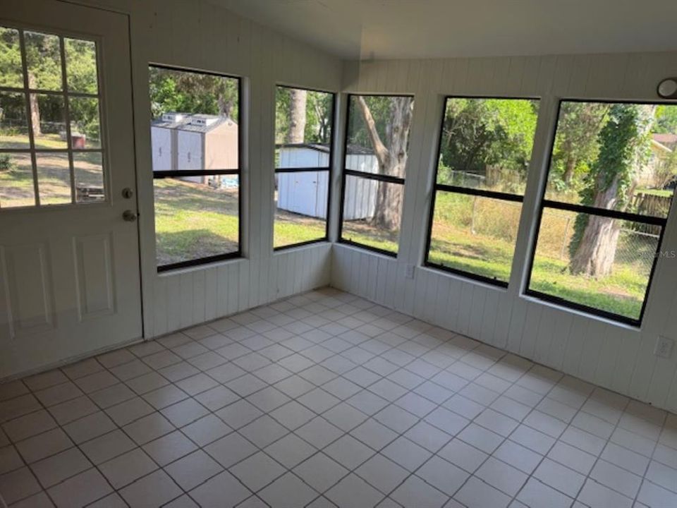 For Sale: $145,000 (2 beds, 1 baths, 1053 Square Feet)