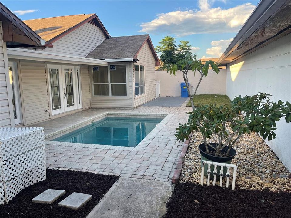 出租: $2,950 (4 贝兹, 2 浴室, 1880 平方英尺)