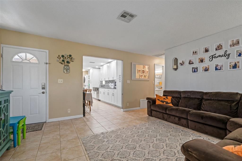 For Sale: $395,000 (3 beds, 2 baths, 1130 Square Feet)