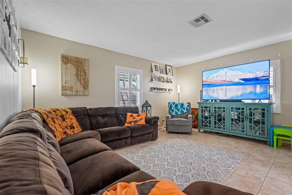 For Sale: $395,000 (3 beds, 2 baths, 1130 Square Feet)