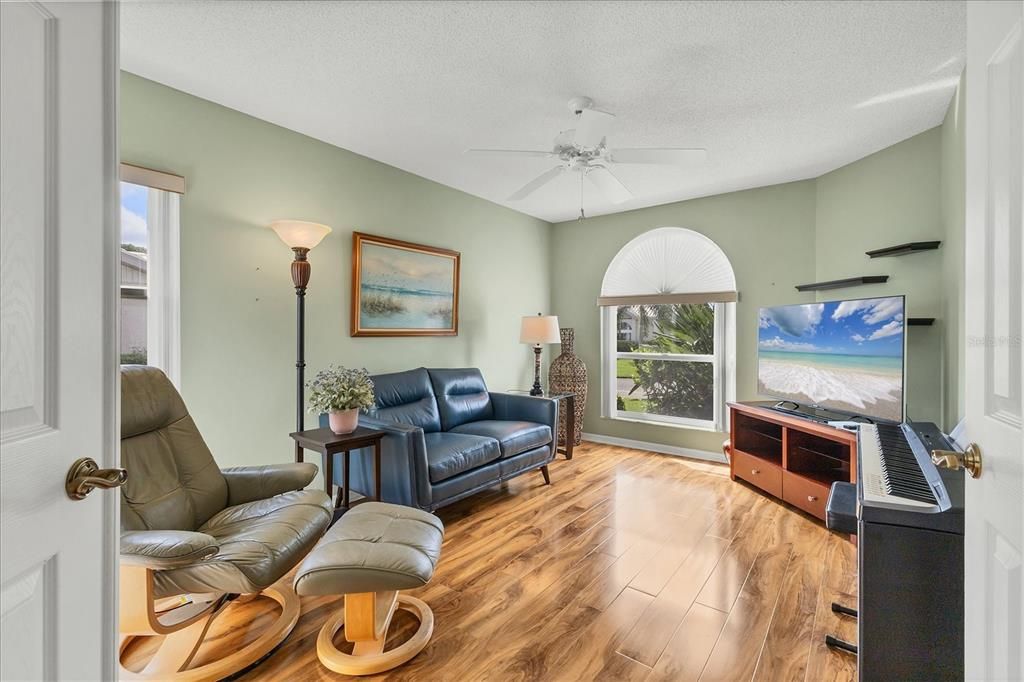 For Sale: $279,900 (3 beds, 2 baths, 1938 Square Feet)