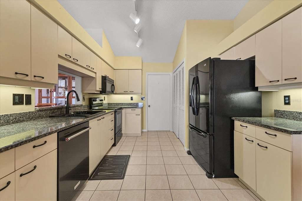 For Sale: $279,900 (3 beds, 2 baths, 1938 Square Feet)